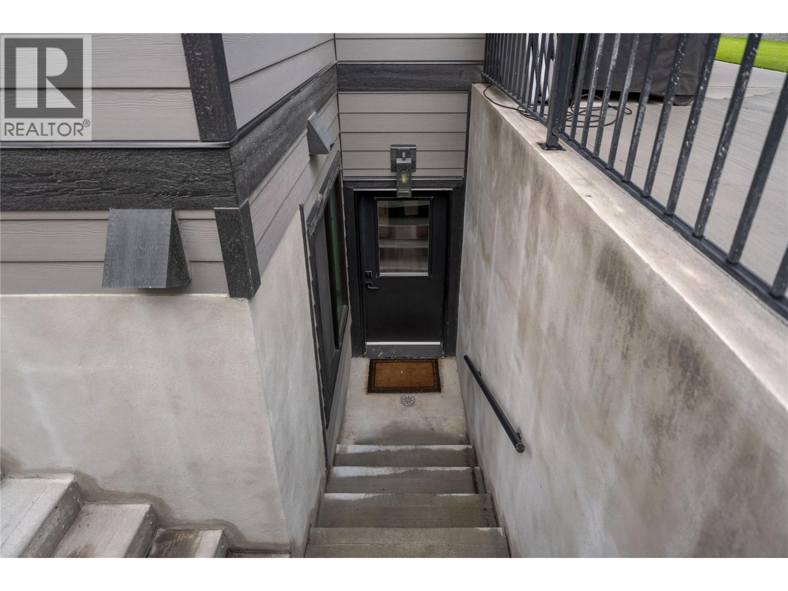 4315 Ladd Court, Kelowna, British Columbia  V1W 0B6 - Photo 35 - 10383404