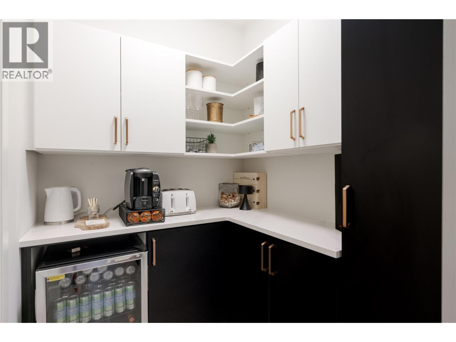 4315 Ladd Court, Kelowna, British Columbia  V1W 0B6 - Photo 8 - 10383404