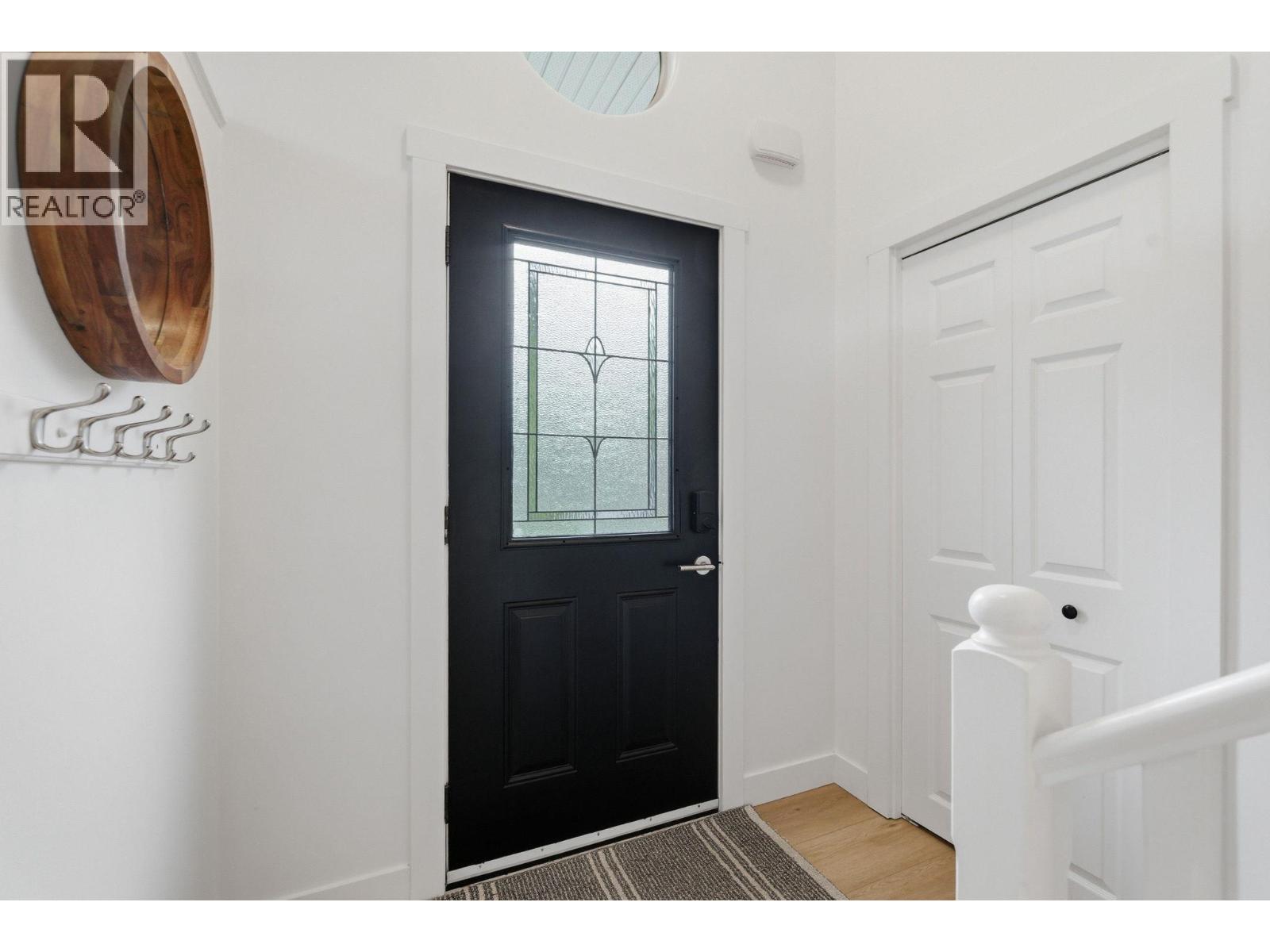 1729 Gillard Drive, Kelowna, British Columbia  V1Y 4K2 - Photo 4 - 10383214