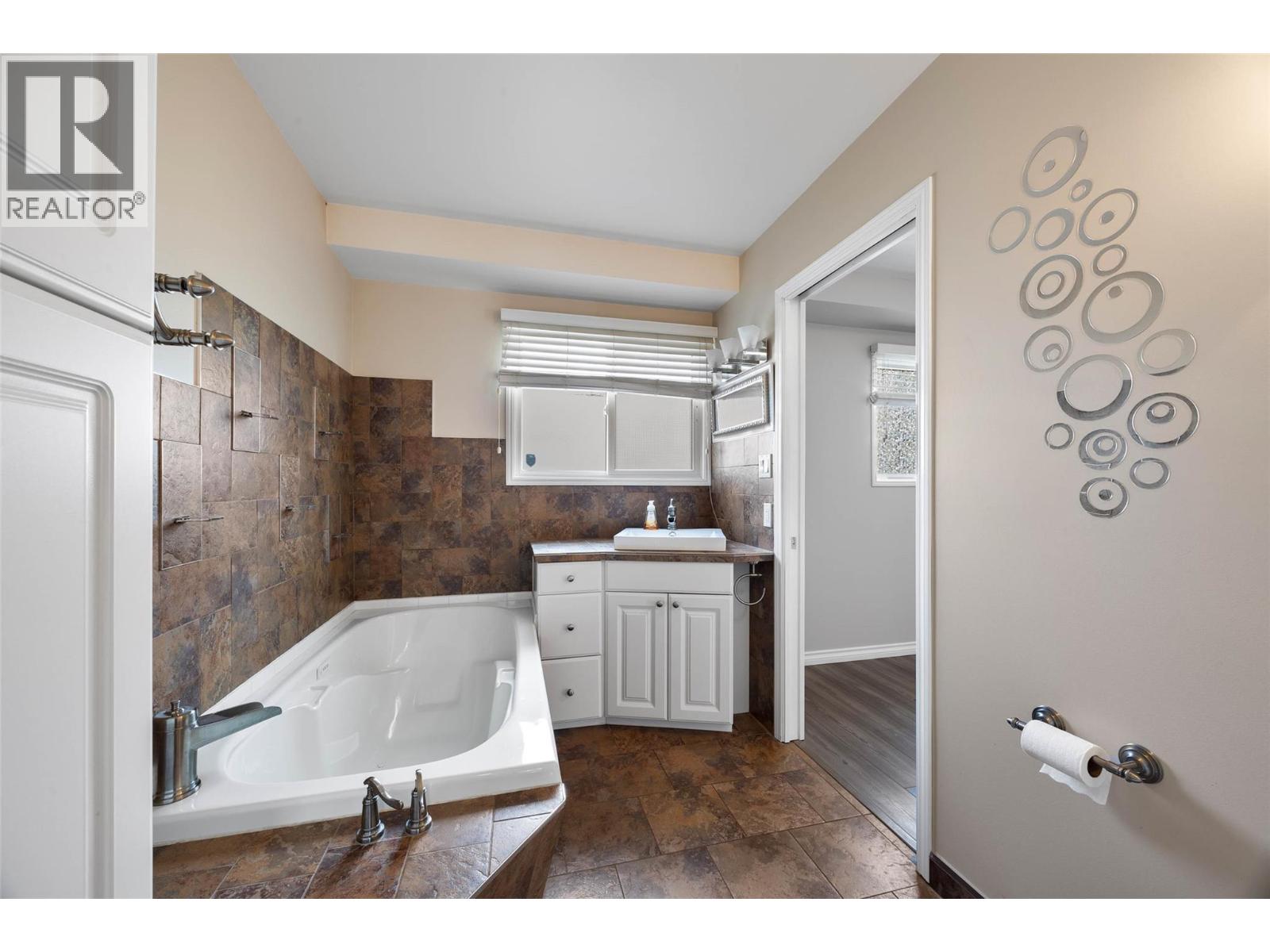 1825 Parkcrest Avenue, Kamloops, British Columbia  V2B 4W8 - Photo 13 - 10383177