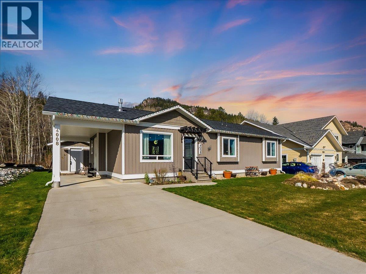 4008 16th Avenue, Castlegar, British Columbia  V1N 4A2 - Photo 1 - 10382931