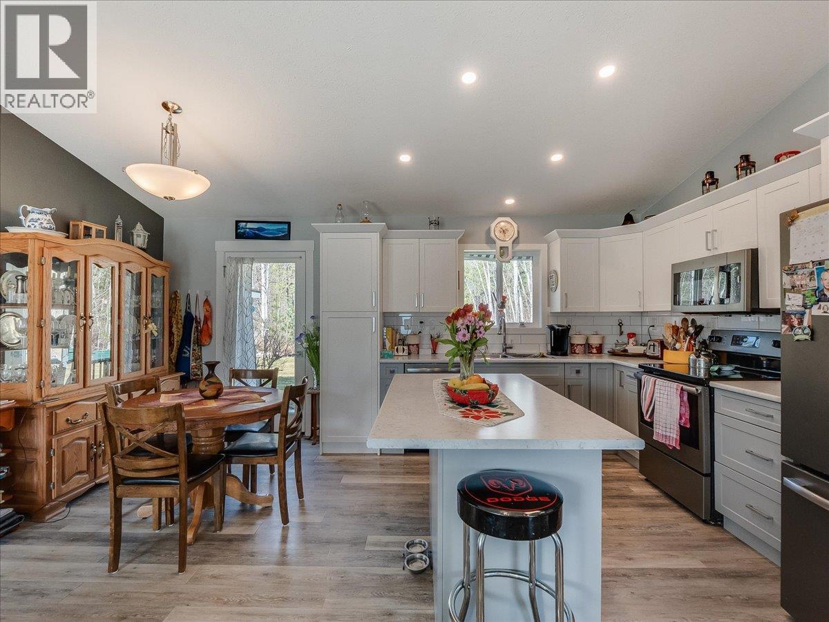 4008 16th Avenue, Castlegar, British Columbia  V1N 4A2 - Photo 28 - 10382931