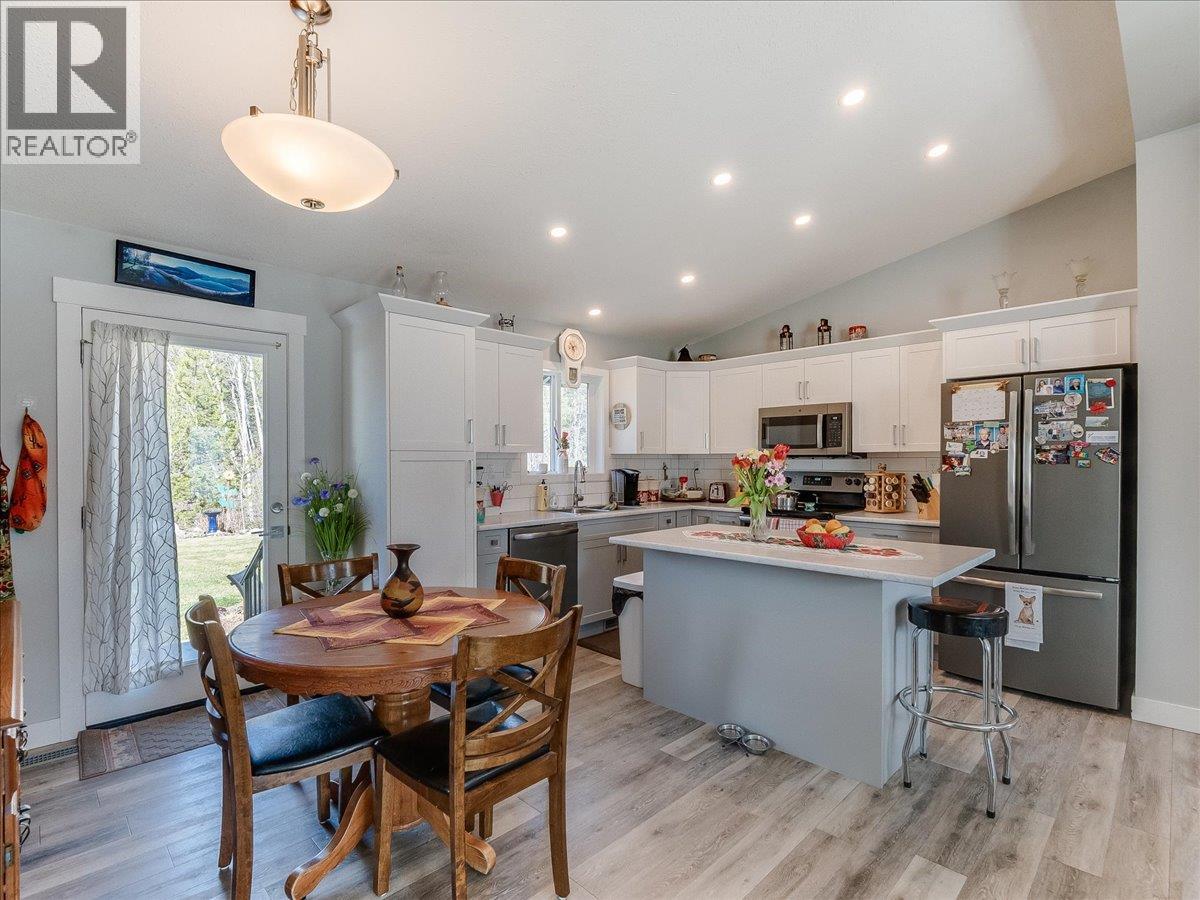 4008 16th Avenue, Castlegar, British Columbia  V1N 4A2 - Photo 29 - 10382931