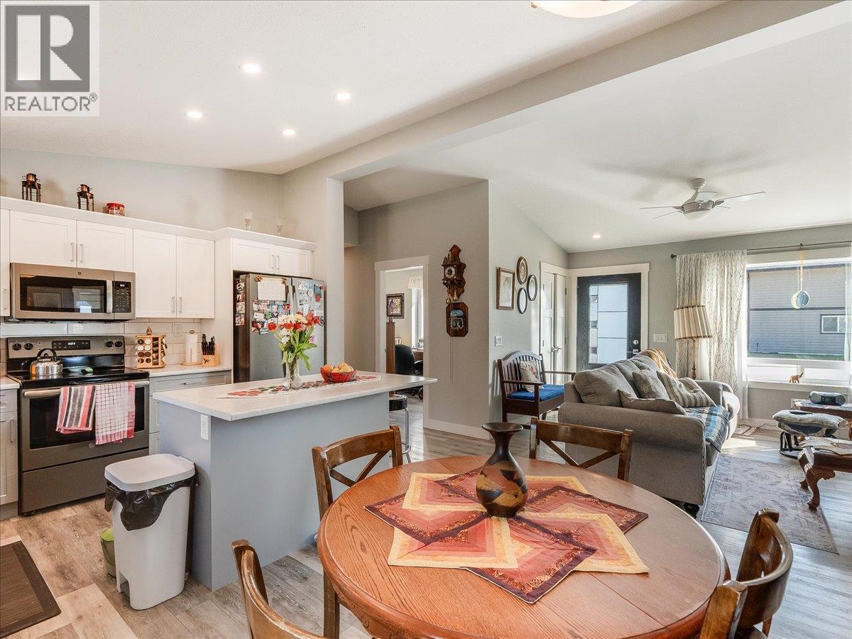 4008 16th Avenue, Castlegar, British Columbia  V1N 4A2 - Photo 30 - 10382931