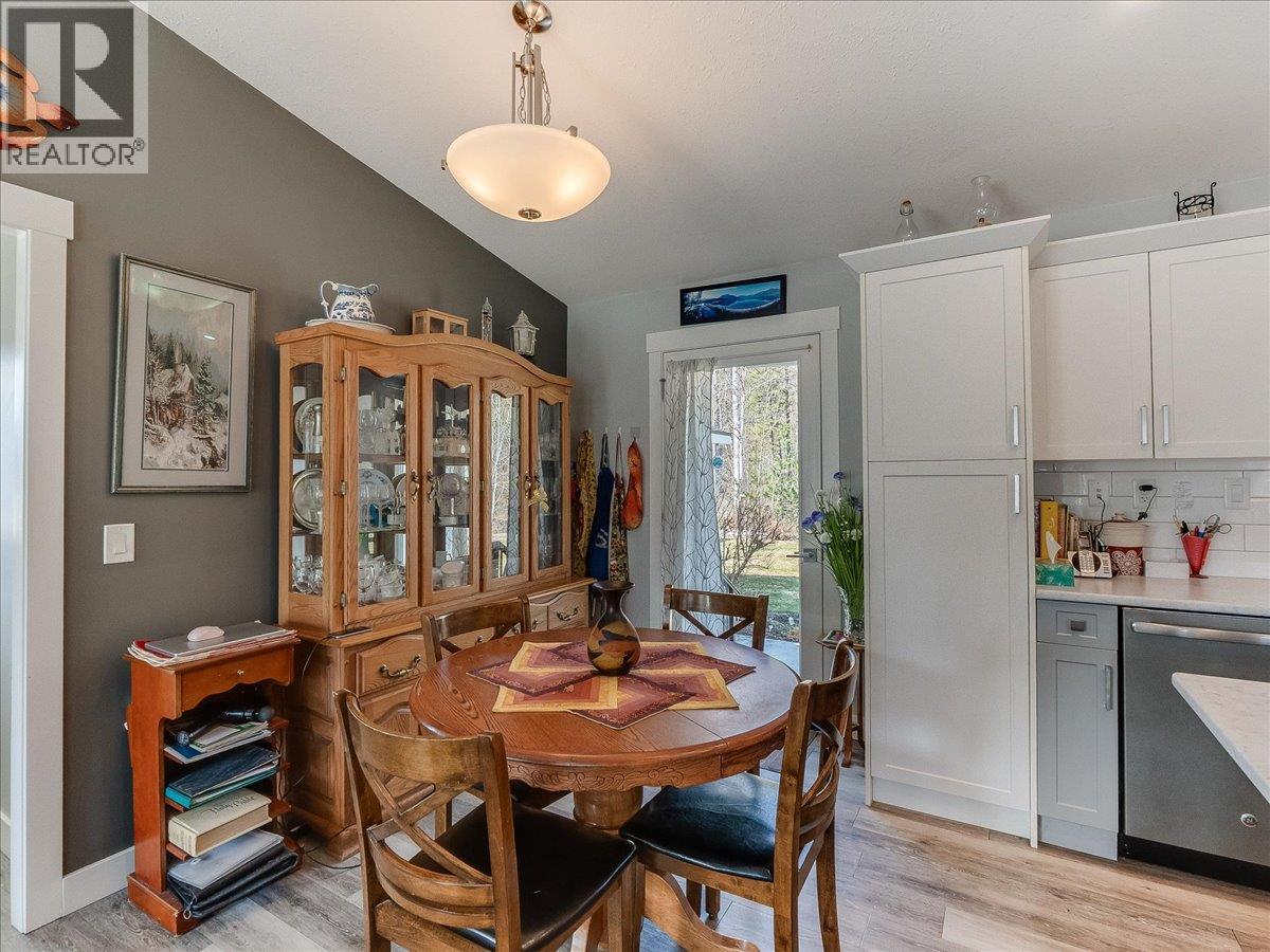 4008 16th Avenue, Castlegar, British Columbia  V1N 4A2 - Photo 31 - 10382931