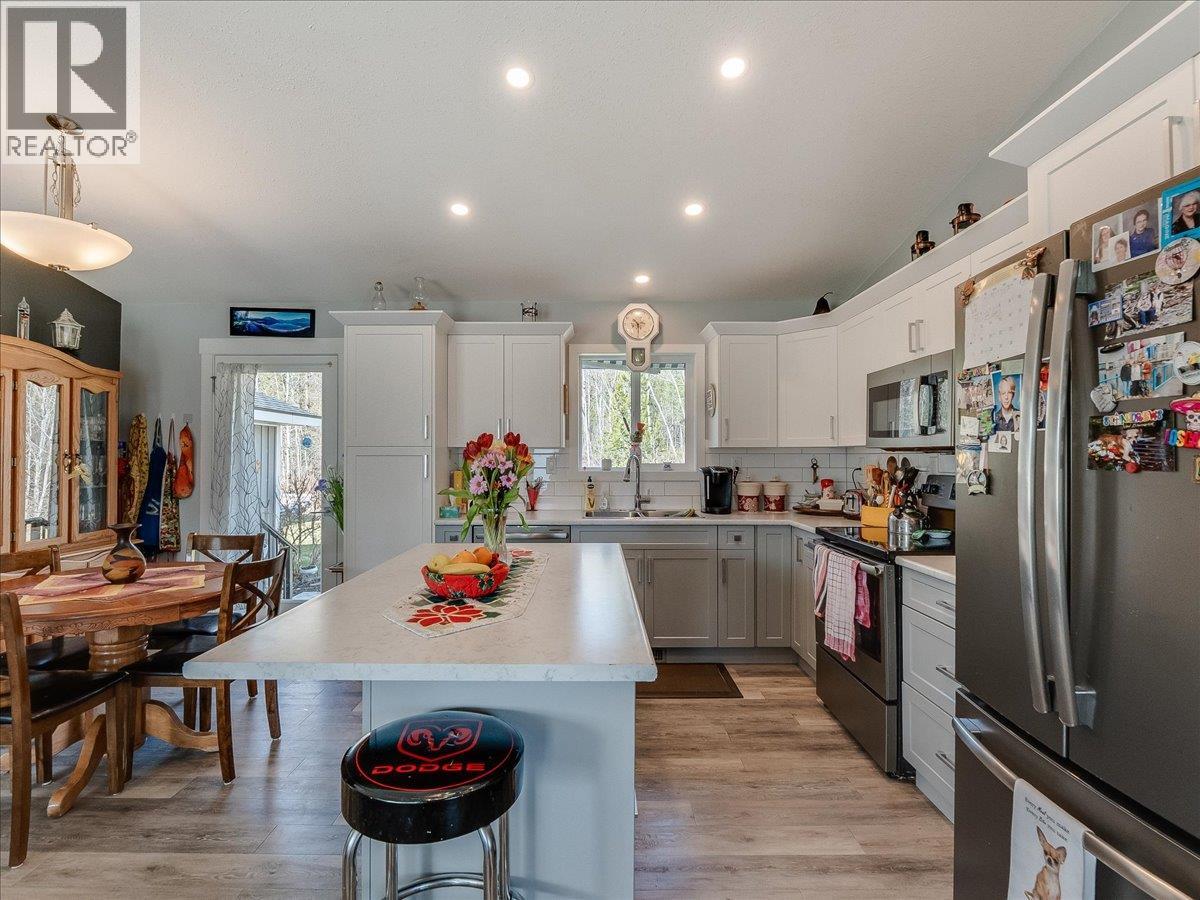 4008 16th Avenue, Castlegar, British Columbia  V1N 4A2 - Photo 34 - 10382931