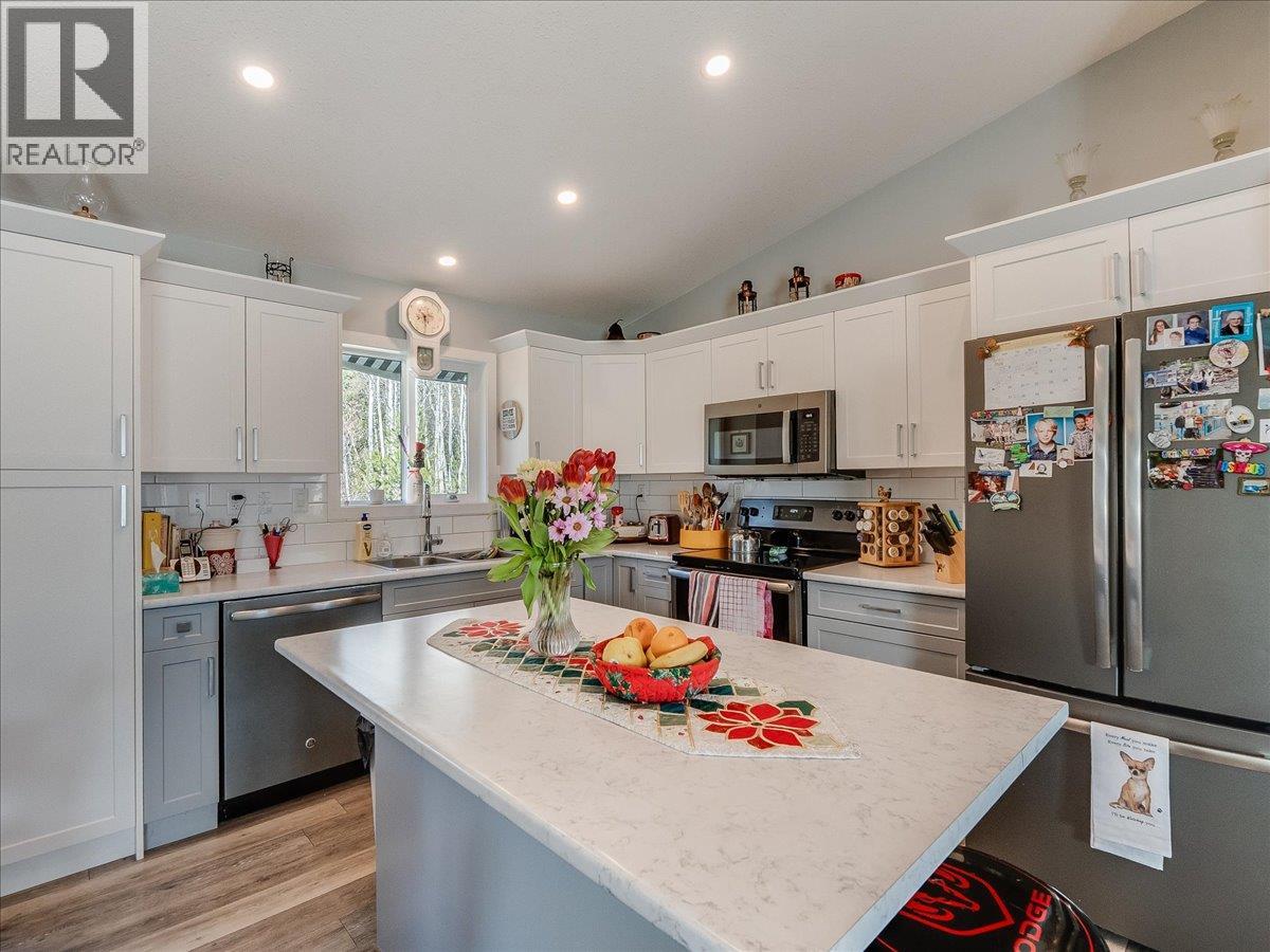 4008 16th Avenue, Castlegar, British Columbia  V1N 4A2 - Photo 35 - 10382931