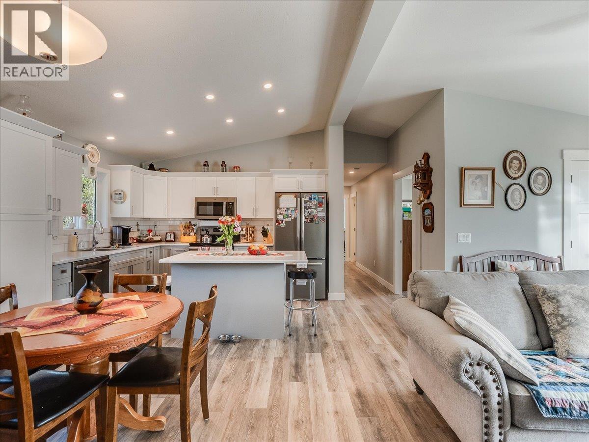 4008 16th Avenue, Castlegar, British Columbia  V1N 4A2 - Photo 46 - 10382931