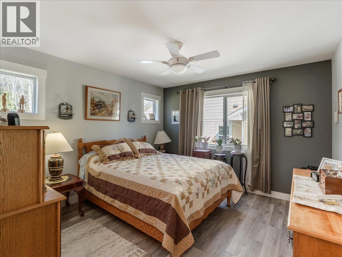 4008 16th Avenue, Castlegar, British Columbia  V1N 4A2 - Photo 49 - 10382931