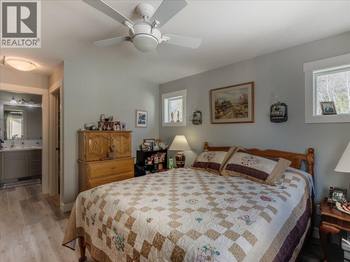 4008 16th Avenue, Castlegar, British Columbia  V1N 4A2 - Photo 52 - 10382931