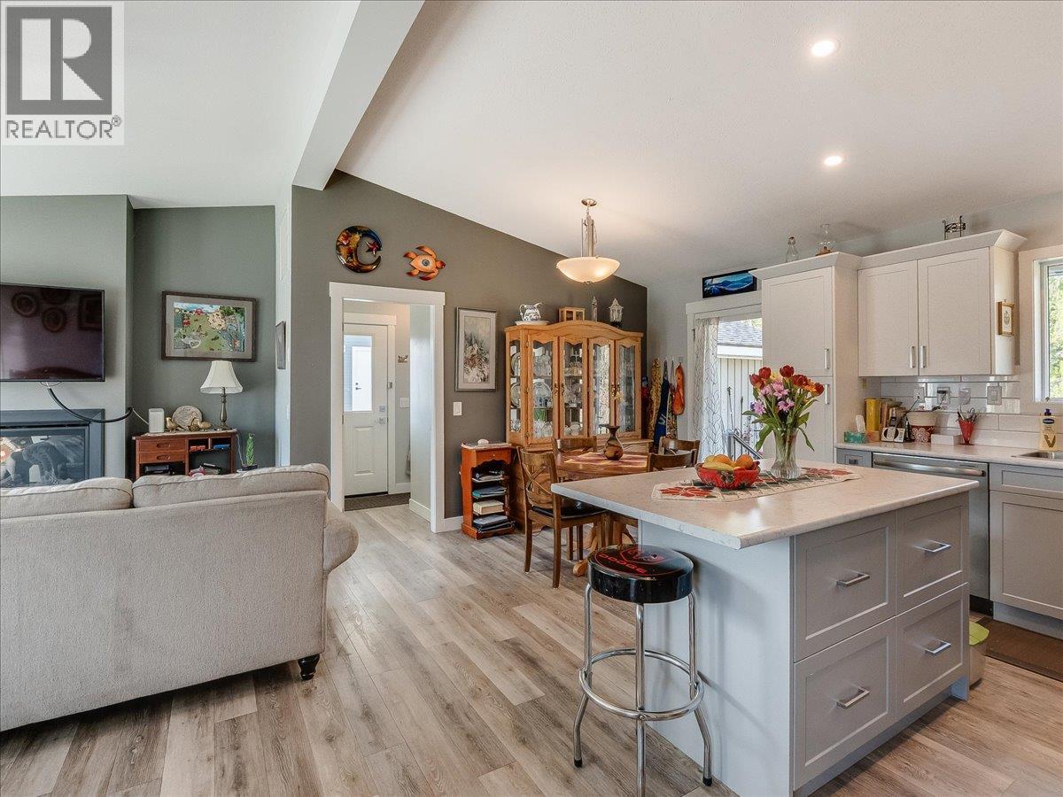 4008 16th Avenue, Castlegar, British Columbia  V1N 4A2 - Photo 56 - 10382931