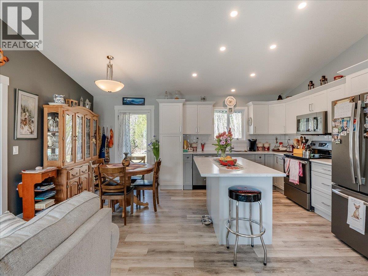 4008 16th Avenue, Castlegar, British Columbia  V1N 4A2 - Photo 57 - 10382931