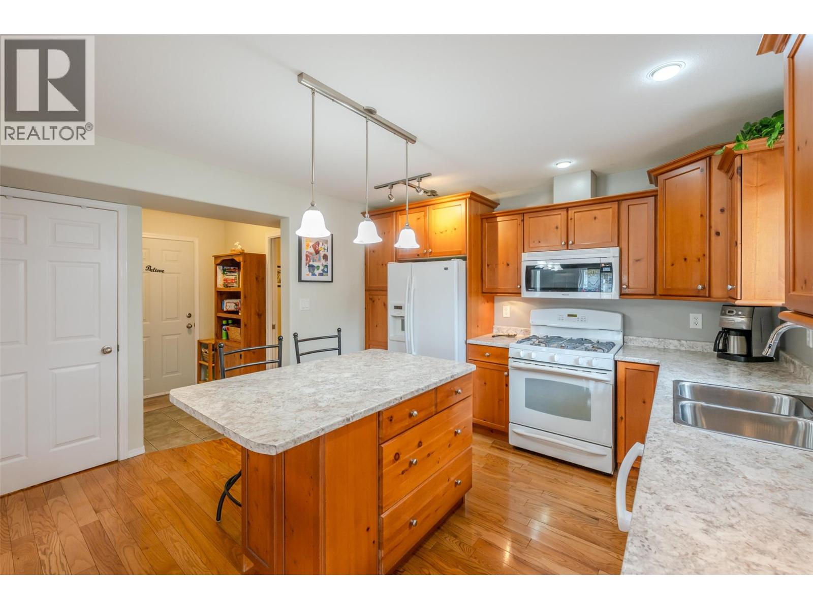 102 Regina Avenue Unit# 101, Penticton, British Columbia  V2A 2K8 - Photo 3 - 10383412