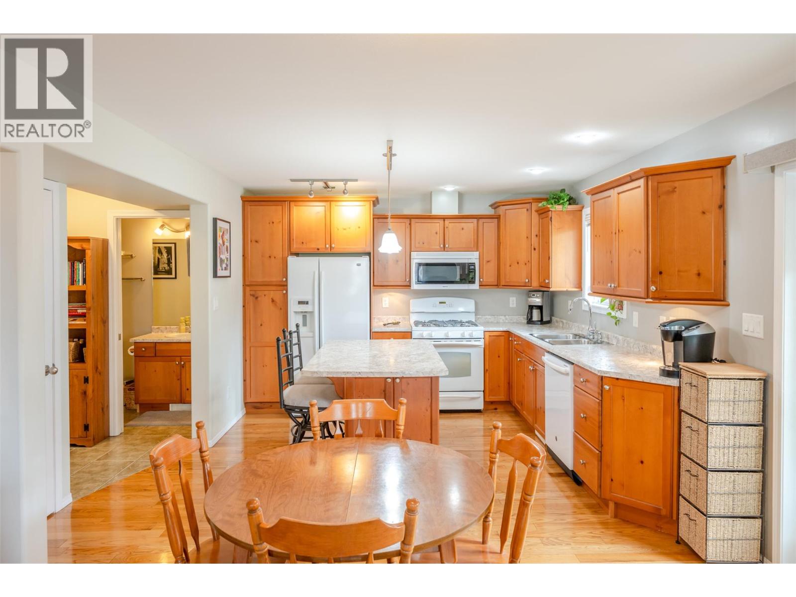 102 Regina Avenue Unit# 101, Penticton, British Columbia  V2A 2K8 - Photo 5 - 10383412