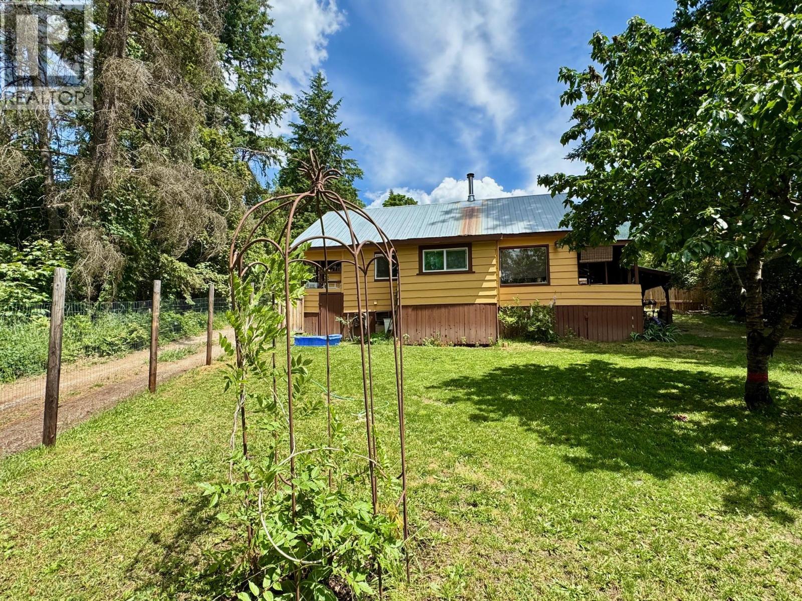 5128 Duck Creek Road, Wynndel, British Columbia  V0B 2N0 - Photo 4 - 10383343