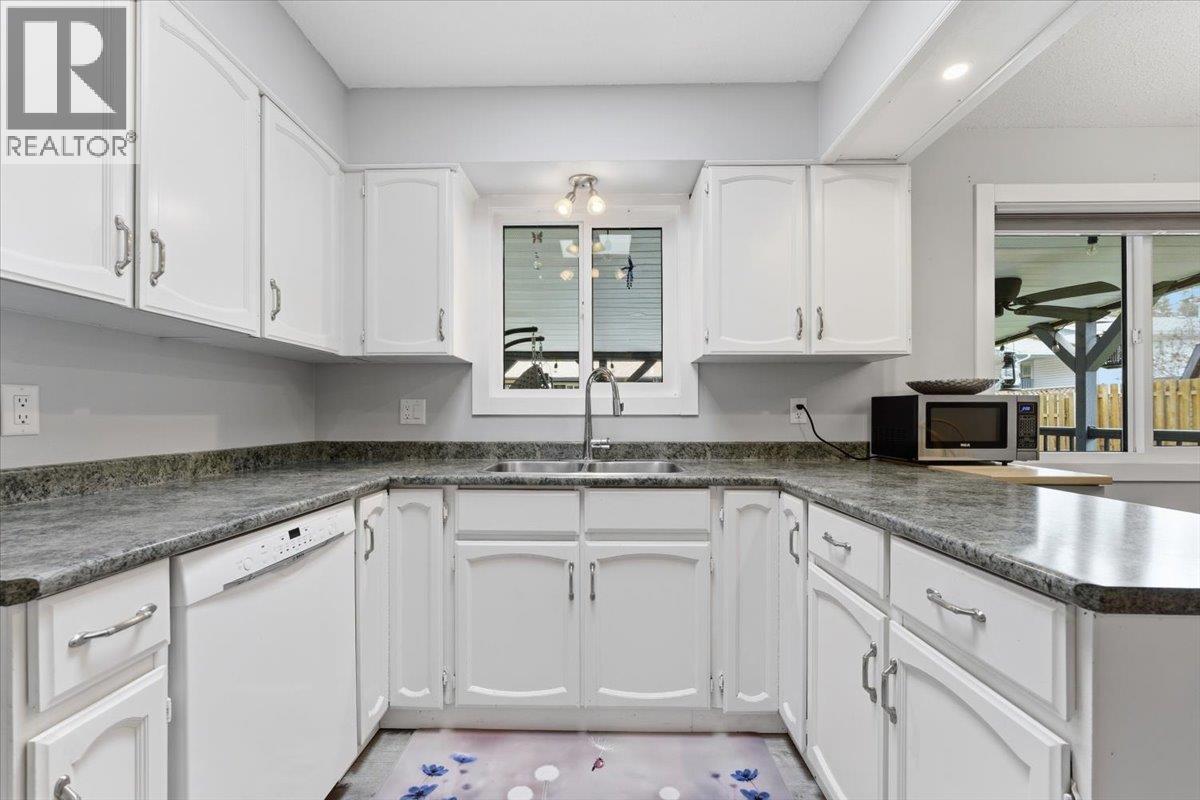 330 27 Street Ne, Salmon Arm, British Columbia  V1E 2A2 - Photo 10 - 10381251