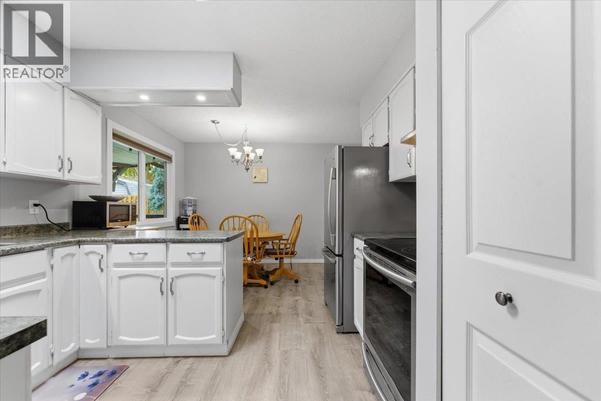 330 27 Street Ne, Salmon Arm, British Columbia  V1E 2A2 - Photo 11 - 10381251