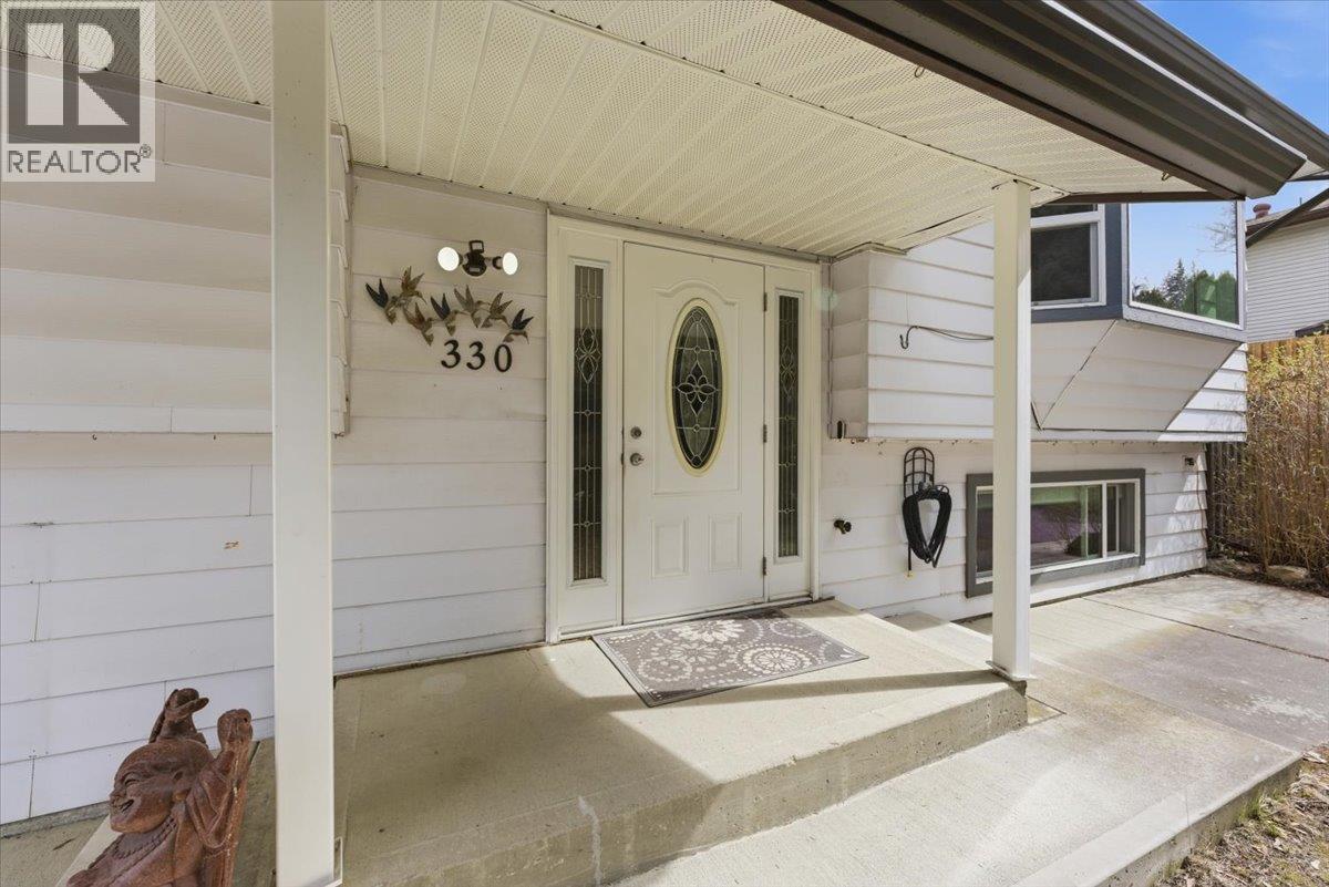 330 27 Street Ne, Salmon Arm, British Columbia  V1E 2A2 - Photo 2 - 10381251