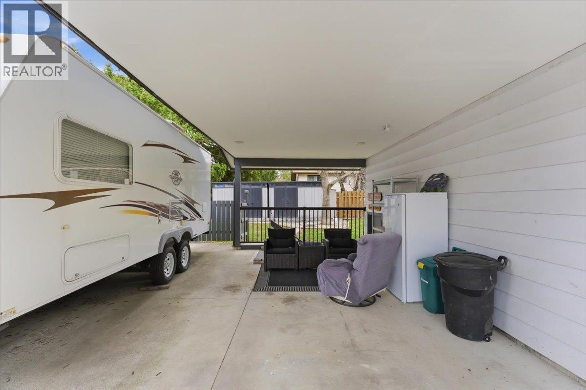 330 27 Street Ne, Salmon Arm, British Columbia  V1E 2A2 - Photo 32 - 10381251