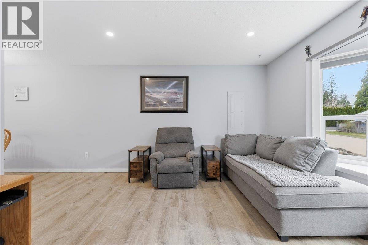 330 27 Street Ne, Salmon Arm, British Columbia  V1E 2A2 - Photo 5 - 10381251