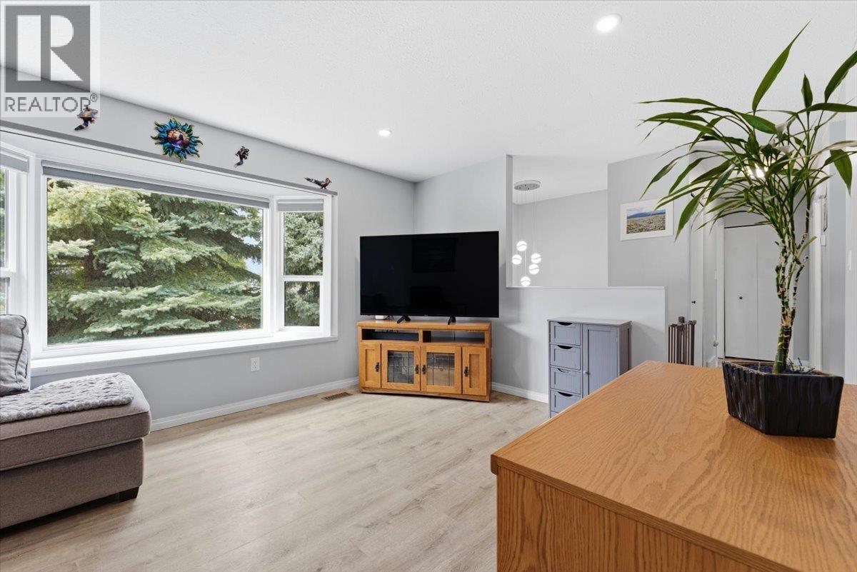 330 27 Street Ne, Salmon Arm, British Columbia  V1E 2A2 - Photo 7 - 10381251