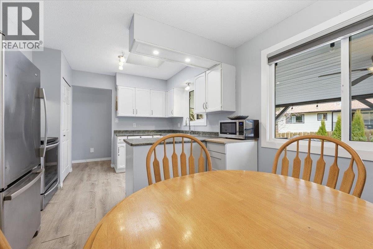 330 27 Street Ne, Salmon Arm, British Columbia  V1E 2A2 - Photo 9 - 10381251