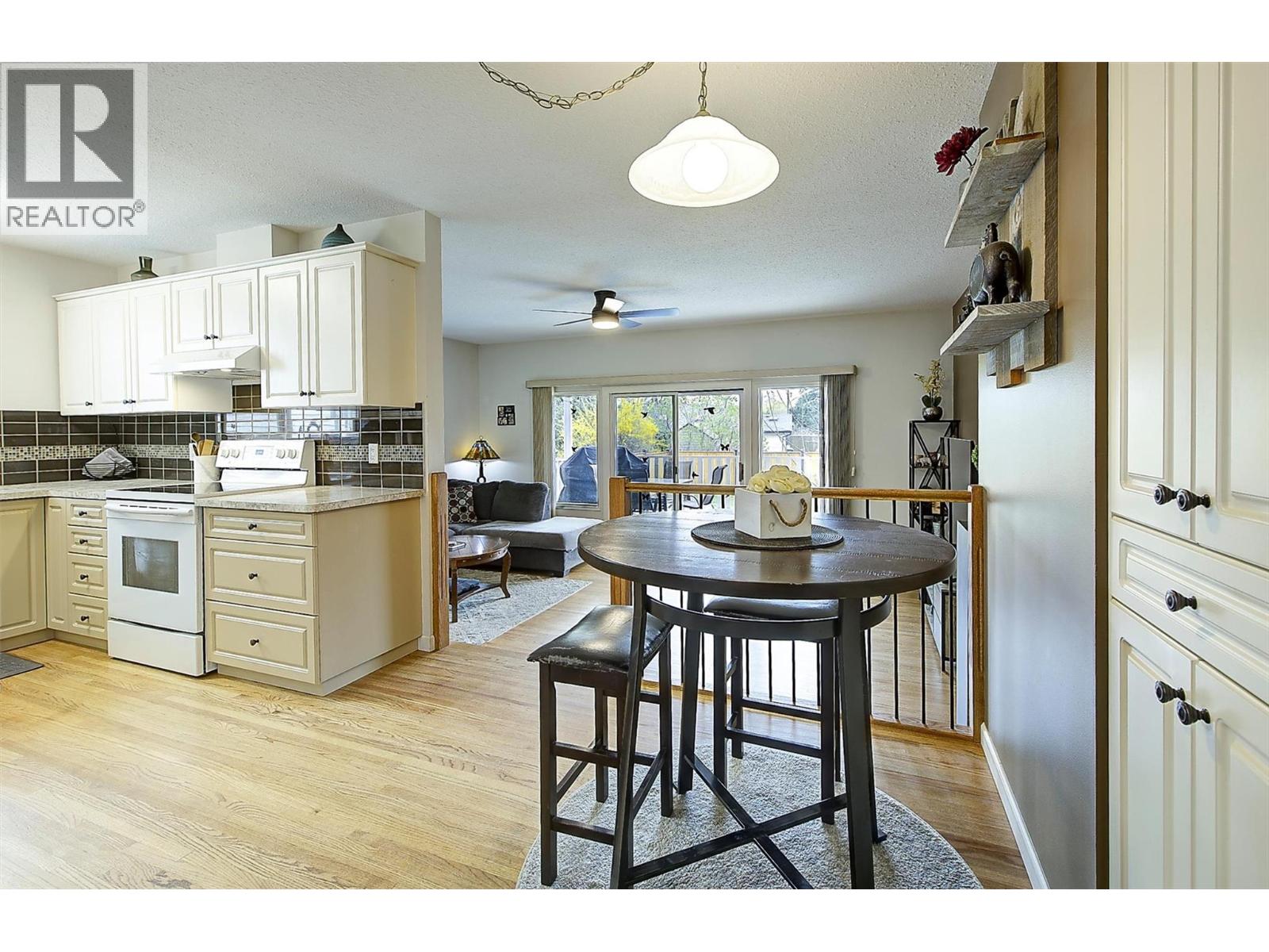 2640 Gordon Drive, Kelowna, British Columbia  V1W 3R2 - Photo 10 - 10375621