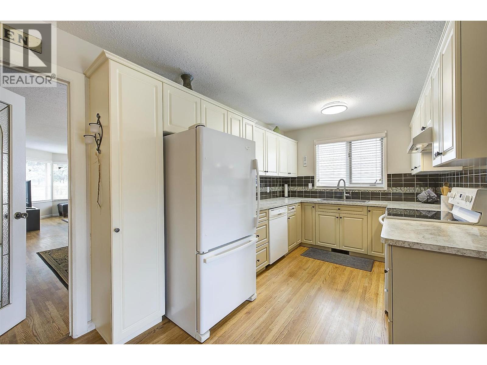 2640 Gordon Drive, Kelowna, British Columbia  V1W 3R2 - Photo 12 - 10375621