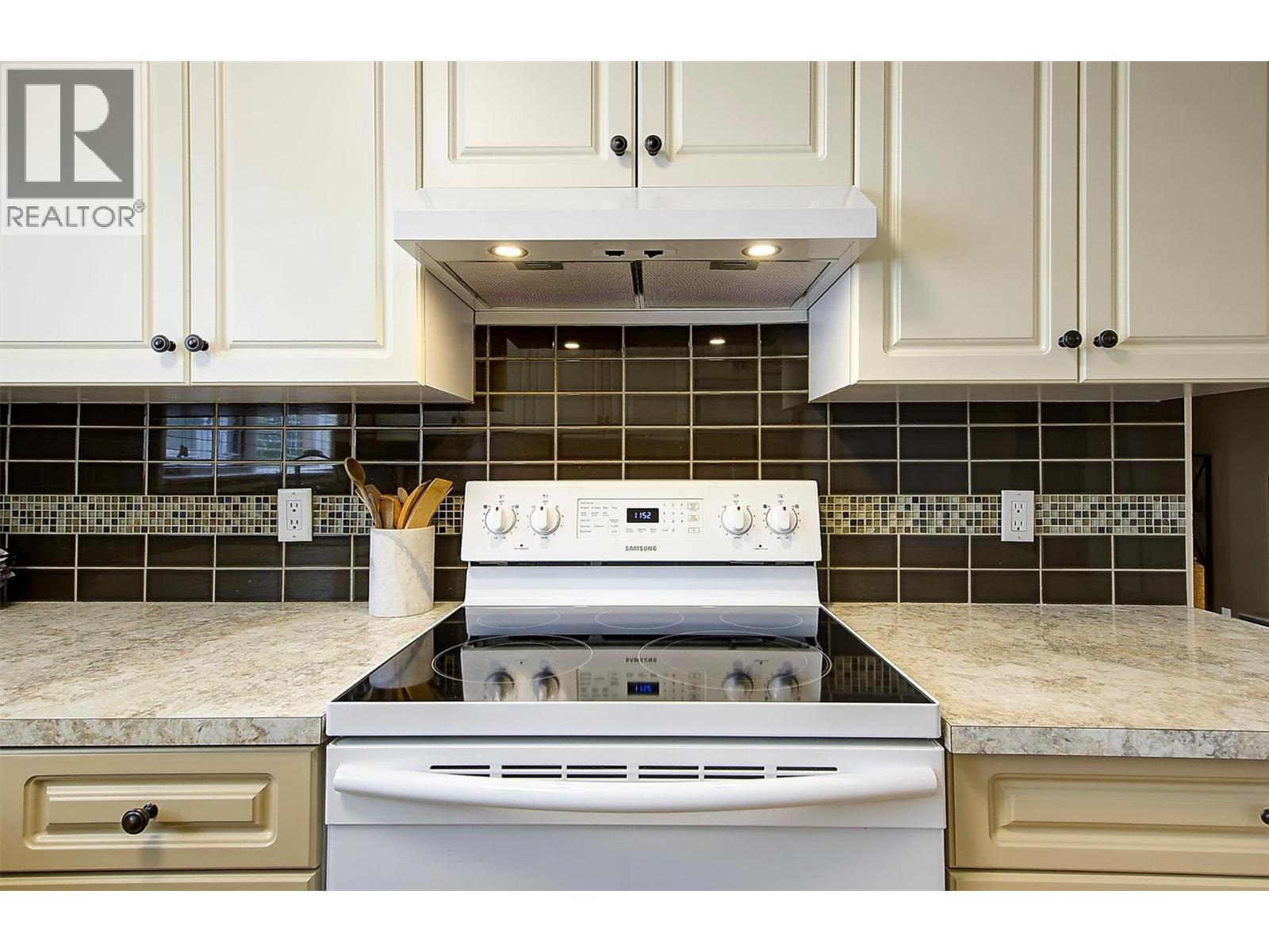 2640 Gordon Drive, Kelowna, British Columbia  V1W 3R2 - Photo 15 - 10375621