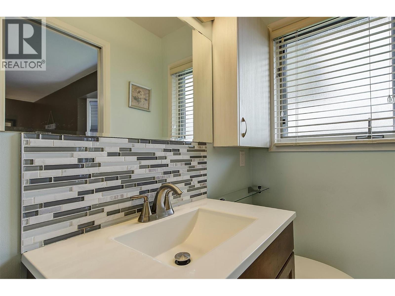 2640 Gordon Drive, Kelowna, British Columbia  V1W 3R2 - Photo 27 - 10375621