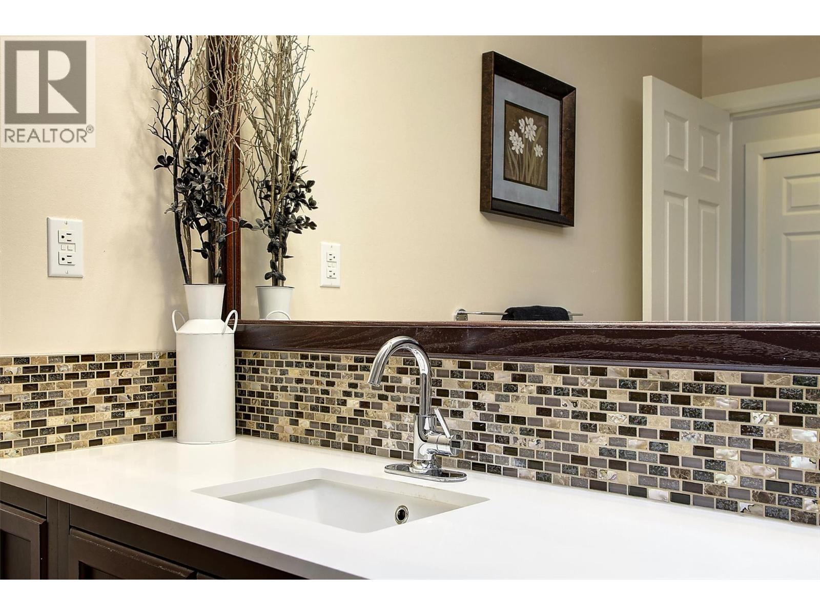 2640 Gordon Drive, Kelowna, British Columbia  V1W 3R2 - Photo 32 - 10375621