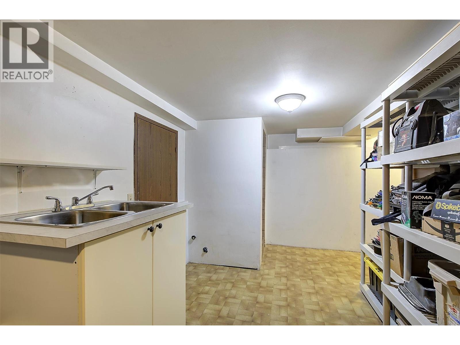 2640 Gordon Drive, Kelowna, British Columbia  V1W 3R2 - Photo 40 - 10375621