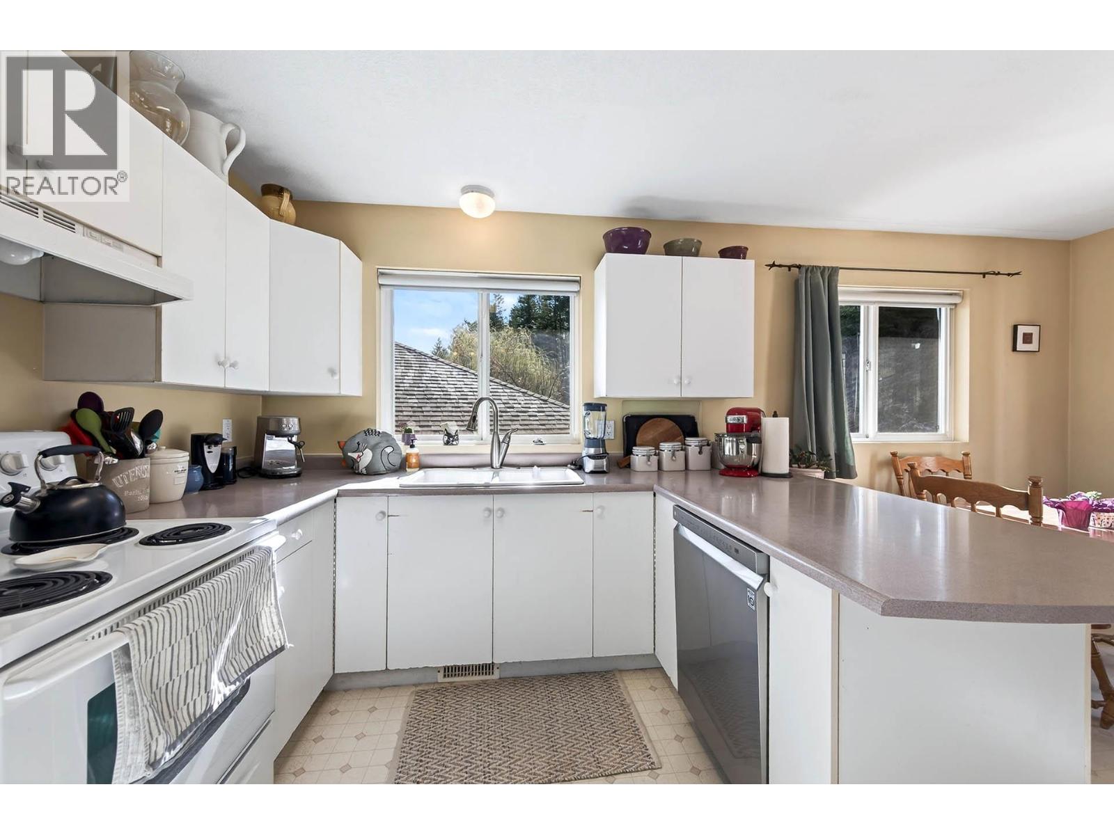 2349 Drummond Court, Kamloops, British Columbia  V1S 1T8 - Photo 8 - 10383438