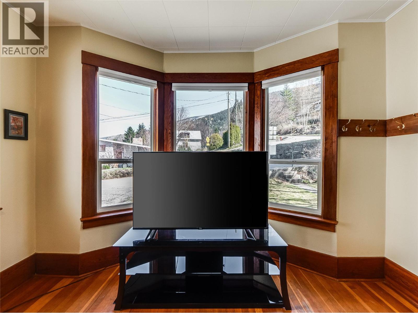 1320 Falls Street, Nelson, British Columbia  V1L 1J4 - Photo 11 - 10383379