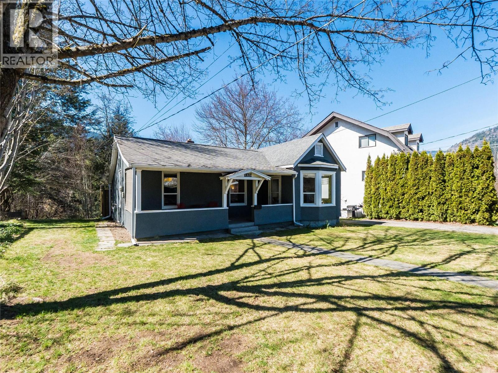 1320 Falls Street, Nelson, British Columbia  V1L 1J4 - Photo 2 - 10383379