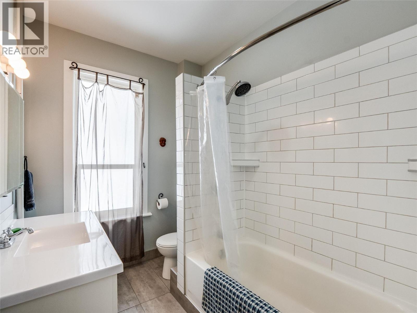 1320 Falls Street, Nelson, British Columbia  V1L 1J4 - Photo 22 - 10383379