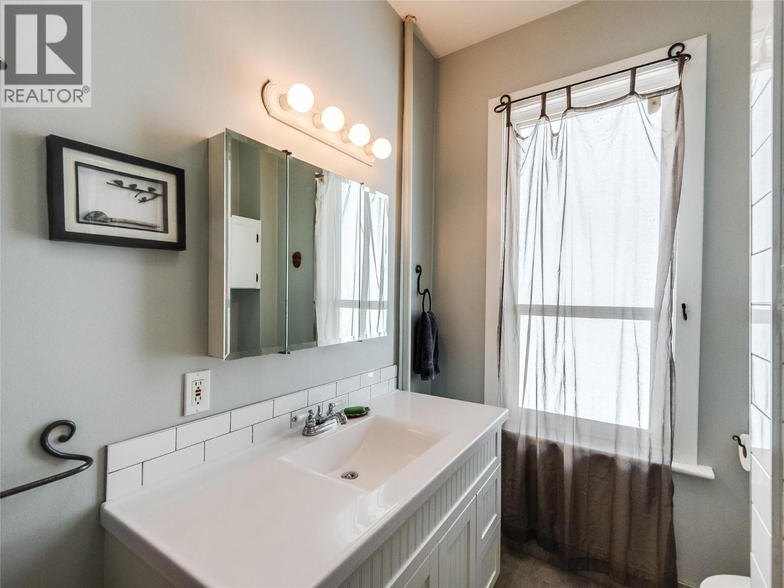 1320 Falls Street, Nelson, British Columbia  V1L 1J4 - Photo 23 - 10383379