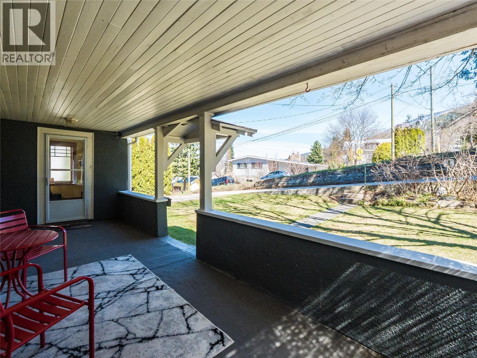 1320 Falls Street, Nelson, British Columbia  V1L 1J4 - Photo 6 - 10383379