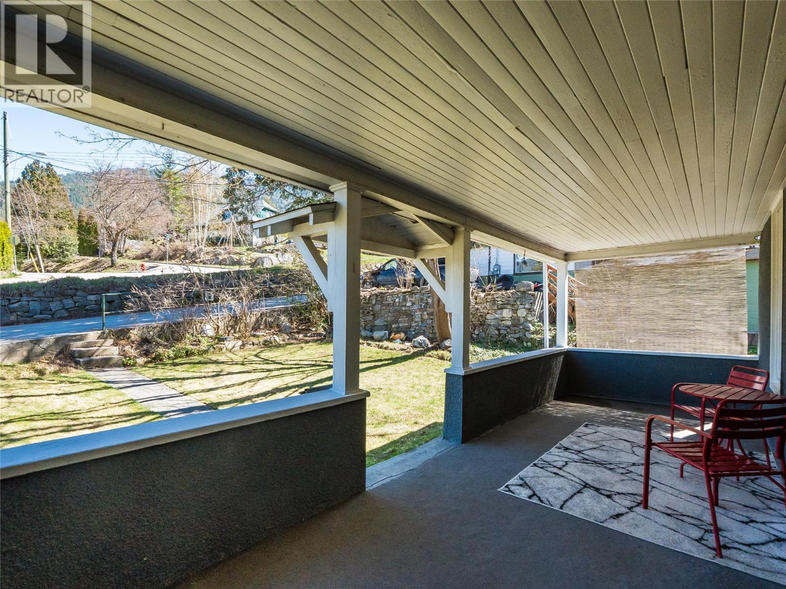 1320 Falls Street, Nelson, British Columbia  V1L 1J4 - Photo 7 - 10383379