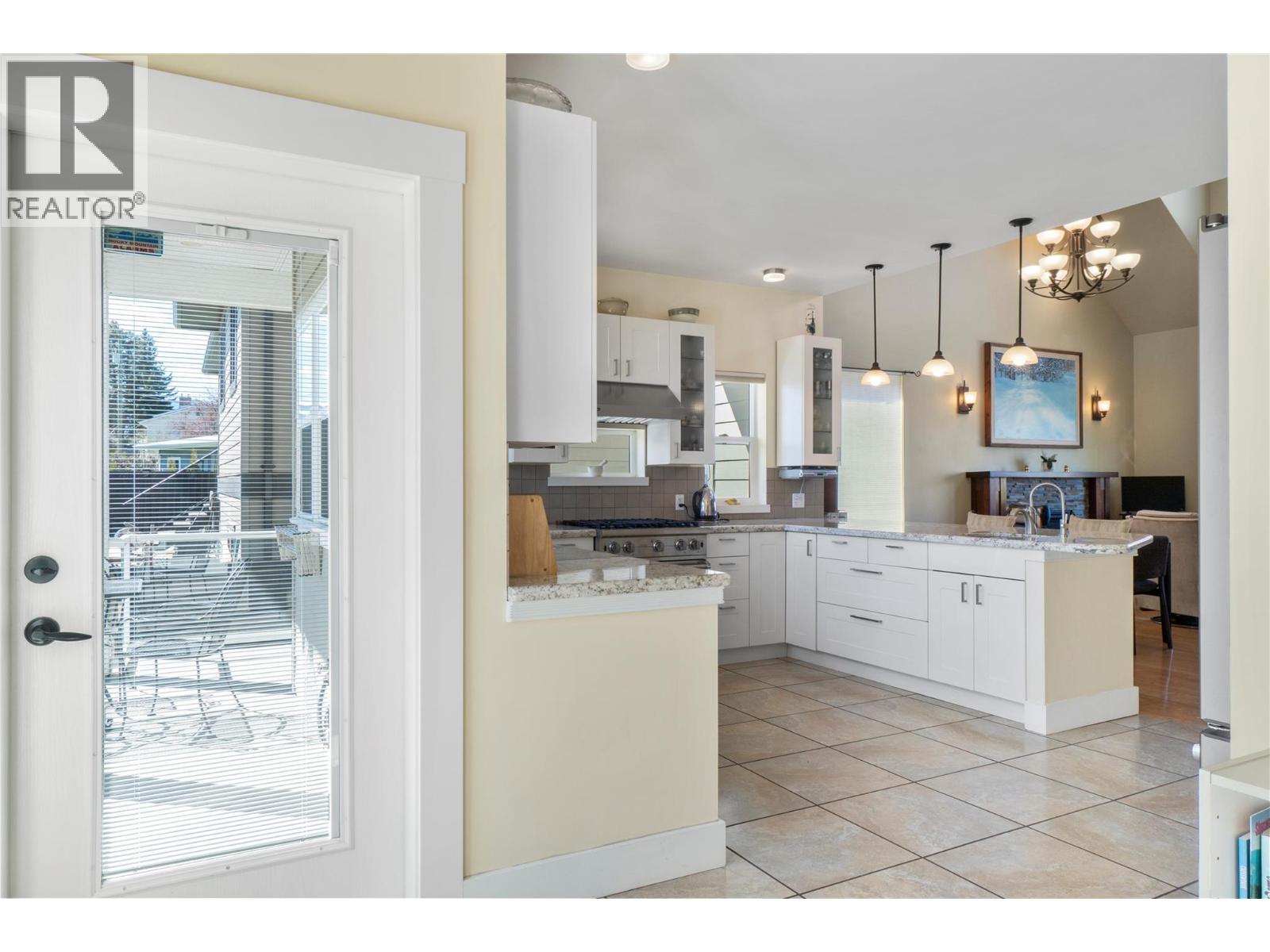 1050 9 Avenue Ne, Salmon Arm, British Columbia  V1E 4A8 - Photo 18 - 10383100