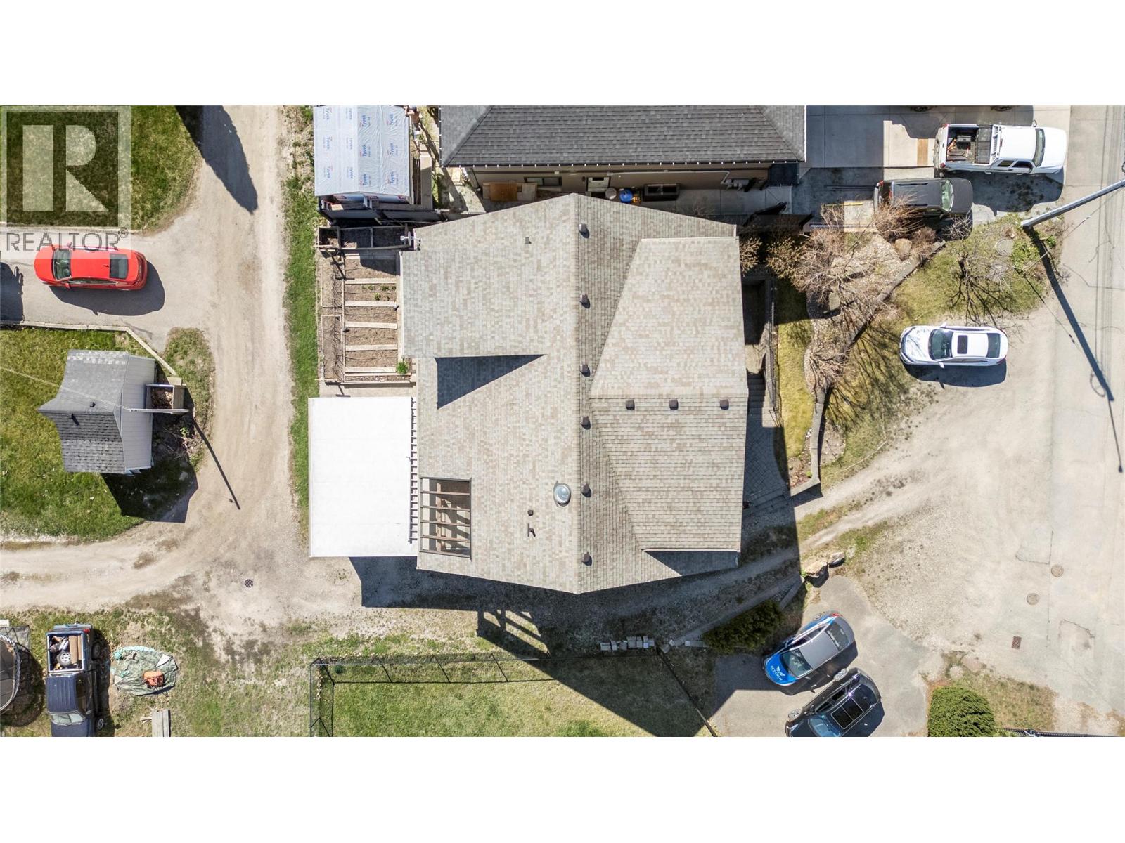 1050 9 Avenue Ne, Salmon Arm, British Columbia  V1E 4A8 - Photo 2 - 10383100