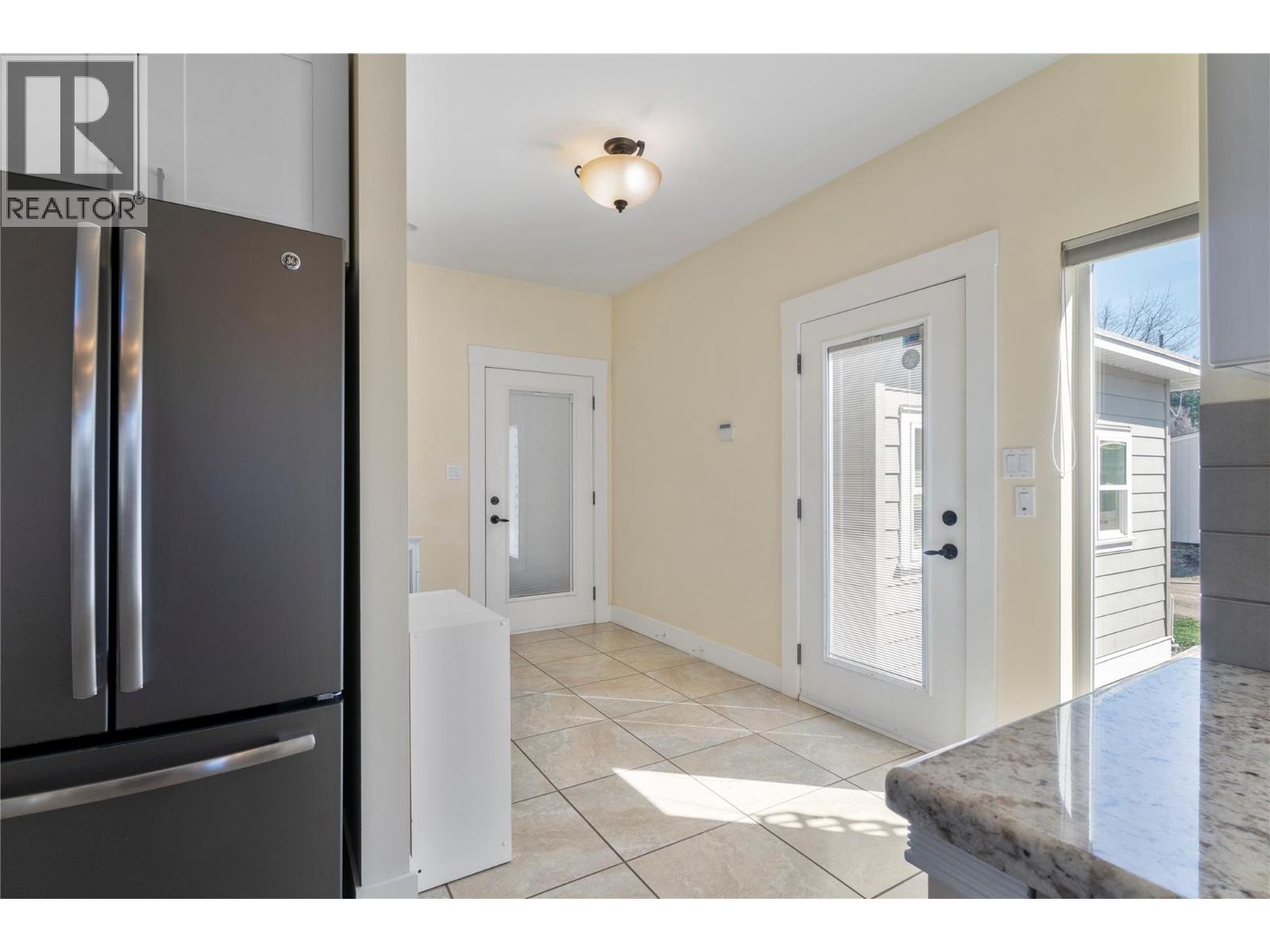 1050 9 Avenue Ne, Salmon Arm, British Columbia  V1E 4A8 - Photo 20 - 10383100