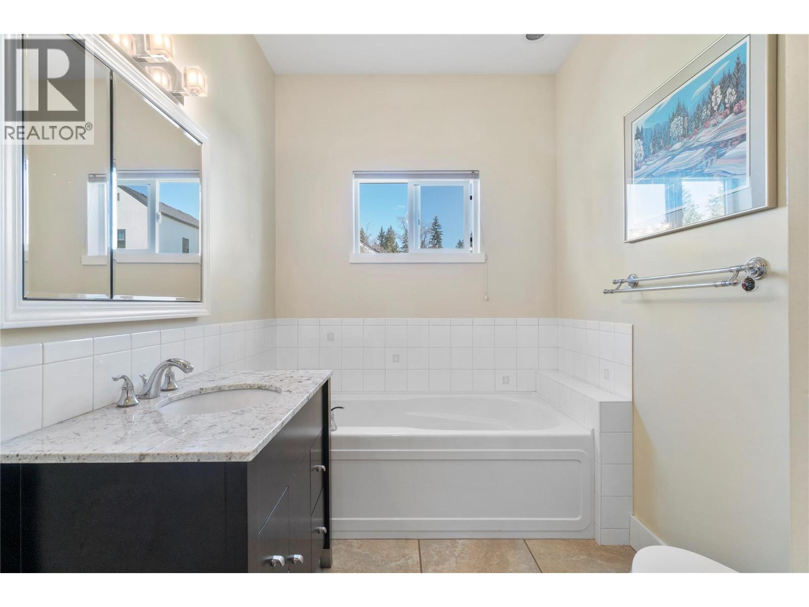 1050 9 Avenue Ne, Salmon Arm, British Columbia  V1E 4A8 - Photo 23 - 10383100