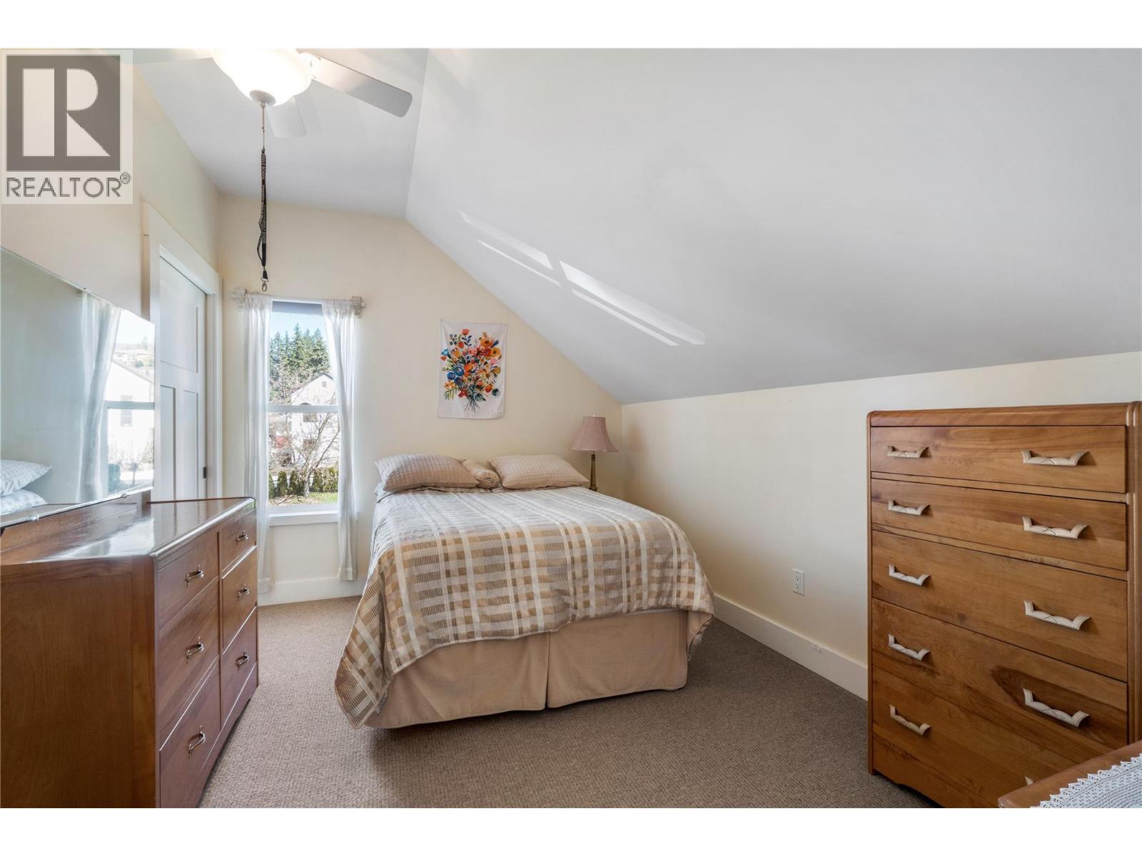 1050 9 Avenue Ne, Salmon Arm, British Columbia  V1E 4A8 - Photo 32 - 10383100