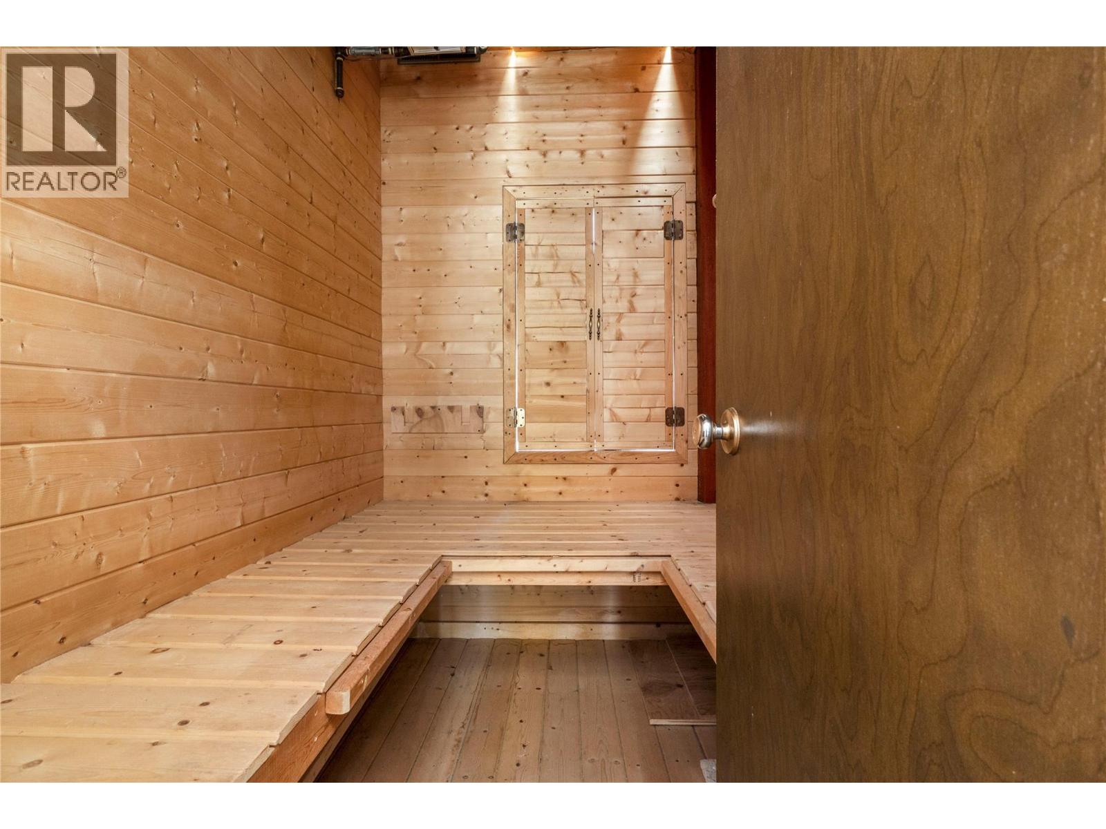 1050 9 Avenue Ne, Salmon Arm, British Columbia  V1E 4A8 - Photo 37 - 10383100