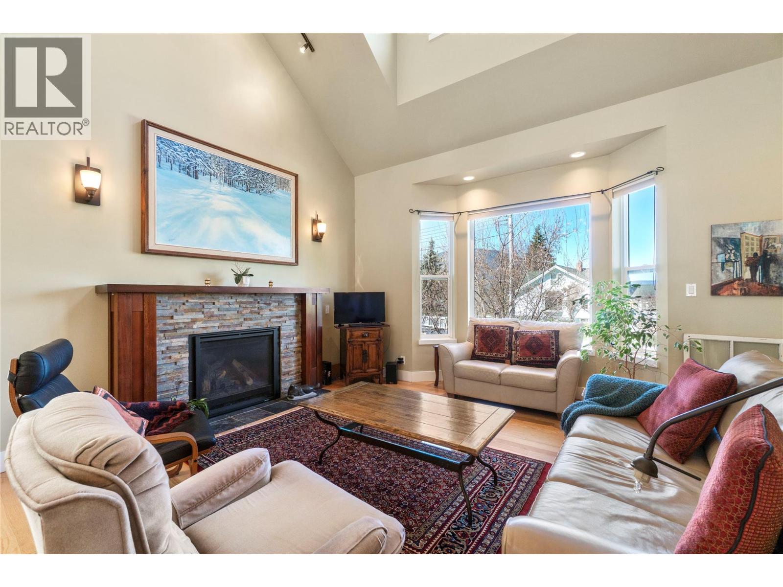 1050 9 Avenue Ne, Salmon Arm, British Columbia  V1E 4A8 - Photo 8 - 10383100