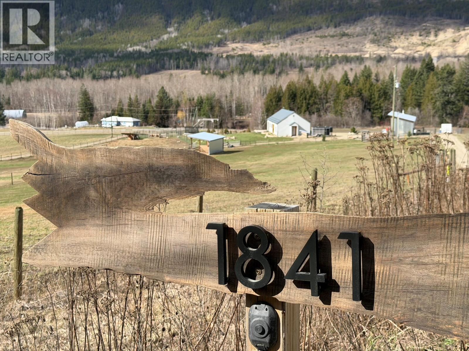1841 50 Street Nw, Salmon Arm, British Columbia  V1E 3B1 - Photo 1 - 10383291