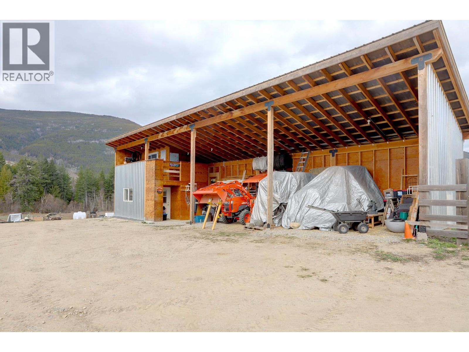 1841 50 Street Nw, Salmon Arm, British Columbia  V1E 3B1 - Photo 10 - 10383291