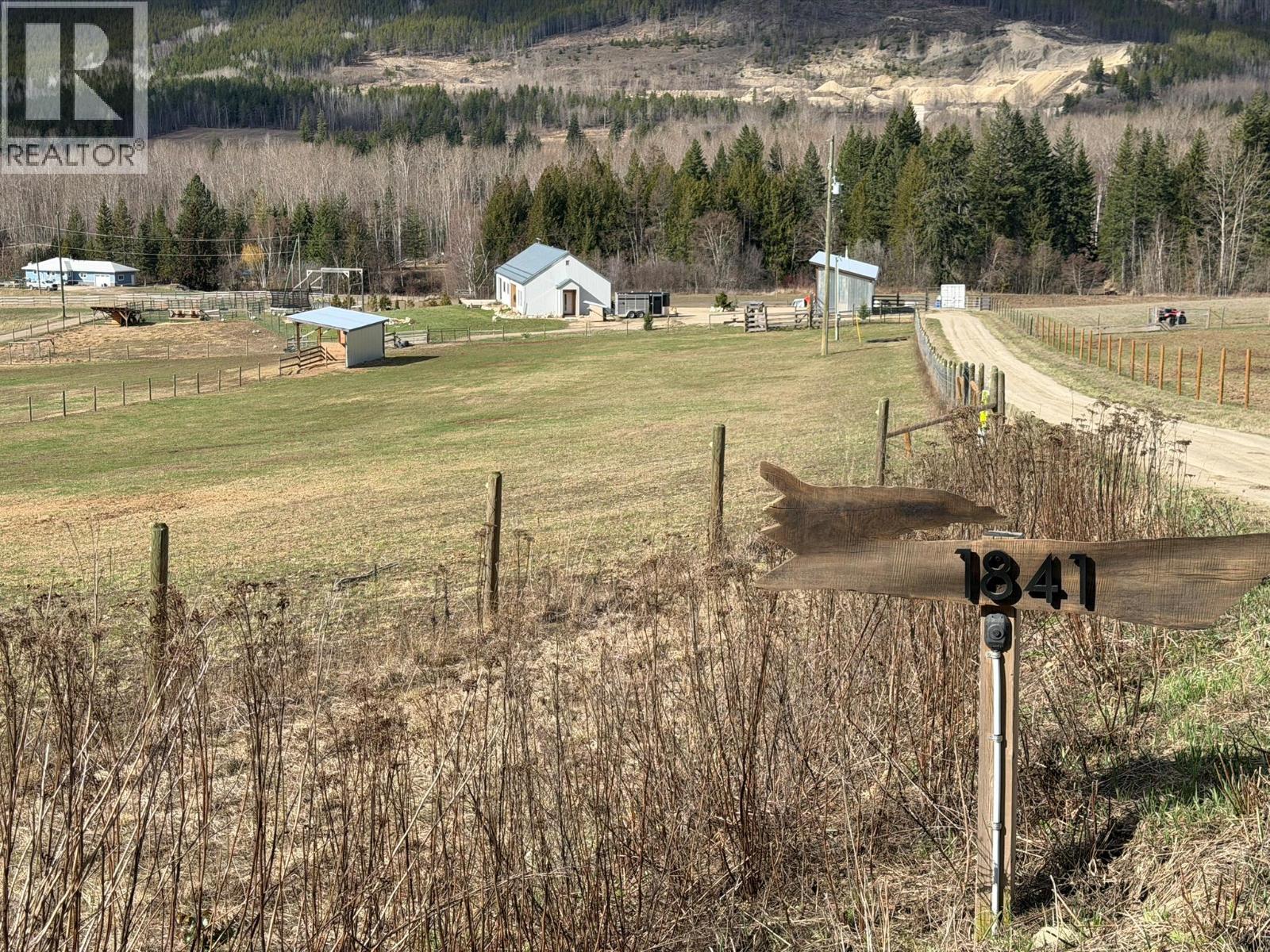 1841 50 Street Nw, Salmon Arm, British Columbia  V1E 3B1 - Photo 2 - 10383291