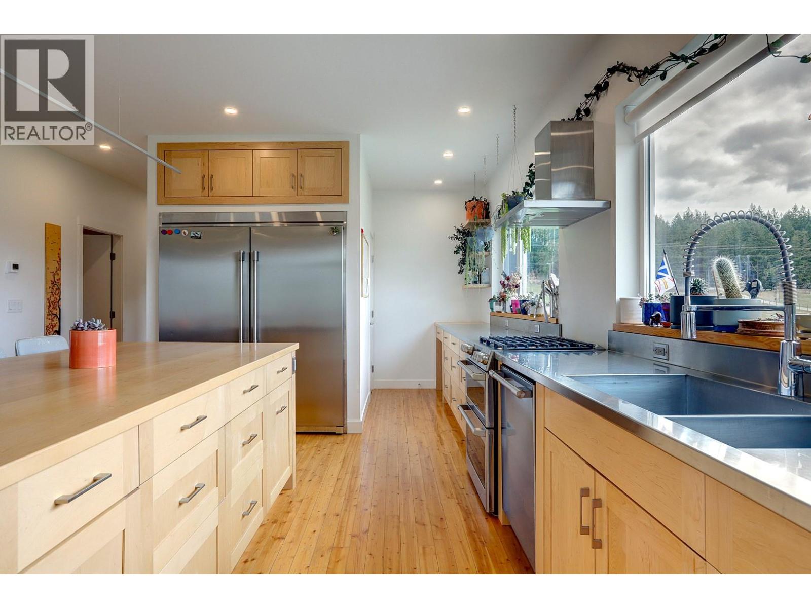 1841 50 Street Nw, Salmon Arm, British Columbia  V1E 3B1 - Photo 24 - 10383291